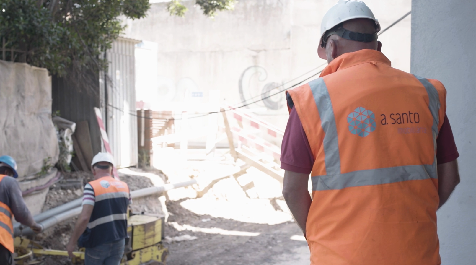 Colaborador A. Santo em obra